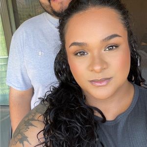 Meet your Posher, Daniela